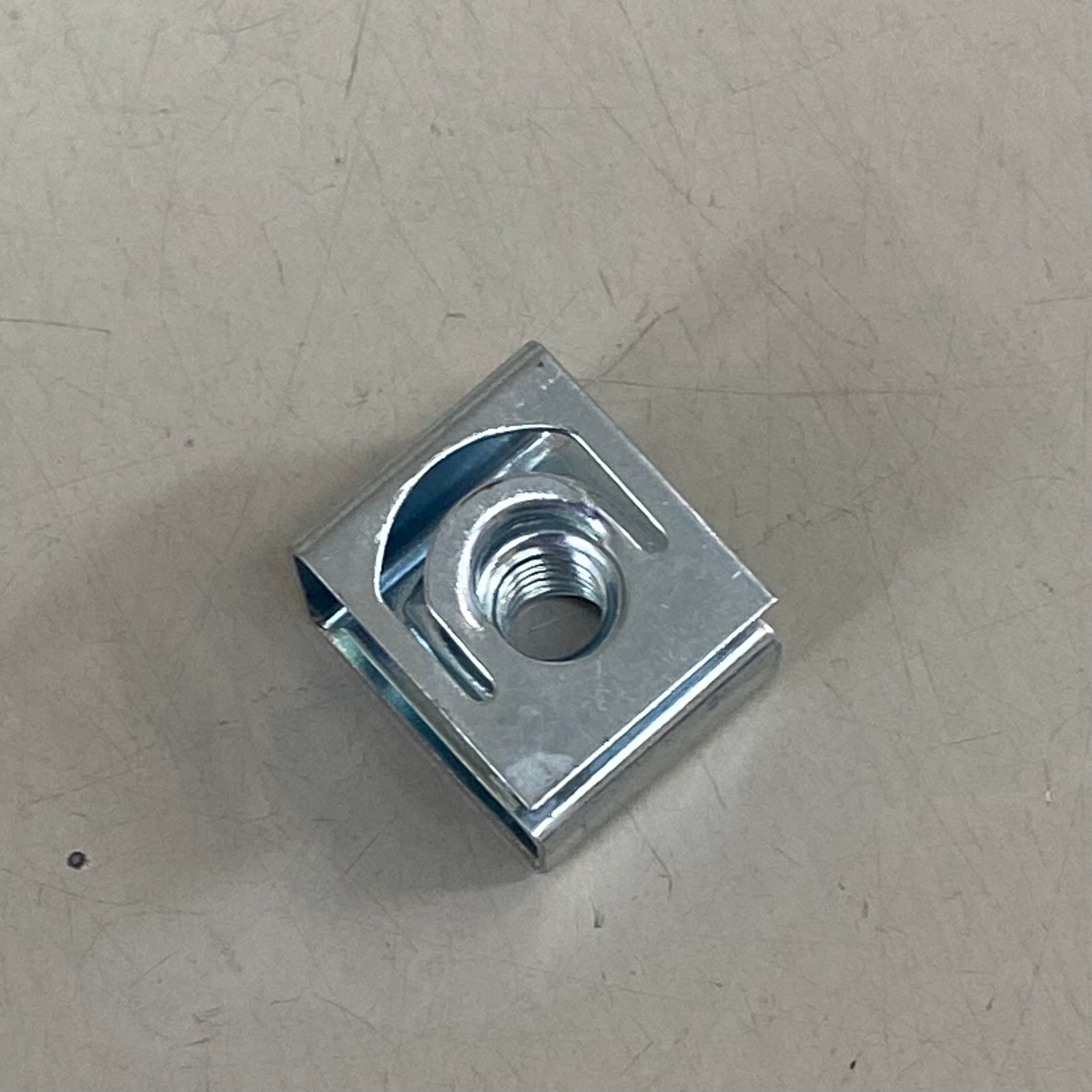 EMCOR ENCLOSURES (20 PACK) G-Shaped Spring Nut W/ Bolts 10-32 Zinc Plated Finish